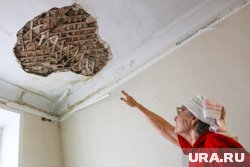 Коммунальщики предложили 70-летней старушке самой чинить крышу (фото из архива)