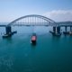 Сотни авто встали на Крымском мосту: из-за чего появляются жуткие пробки и как пройти осмотр, не теряя времени