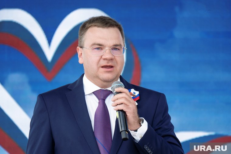 Глава города поздравил горожан с Днем государственного флага Российской Федерации