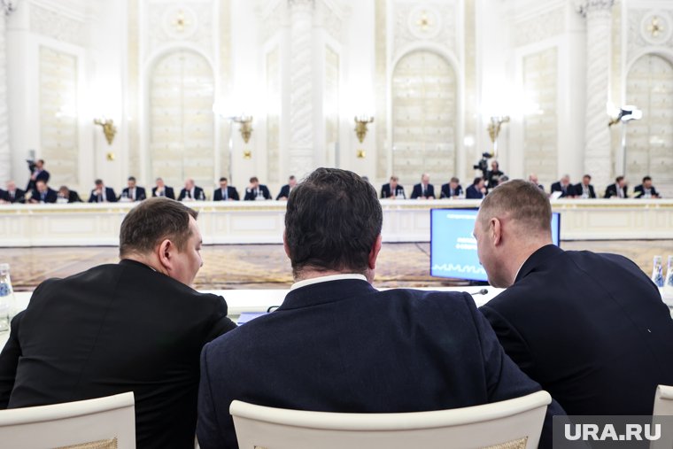 Госсовет может пройти в 20 числах декабря, заявили в кулуарах съезда ЕР