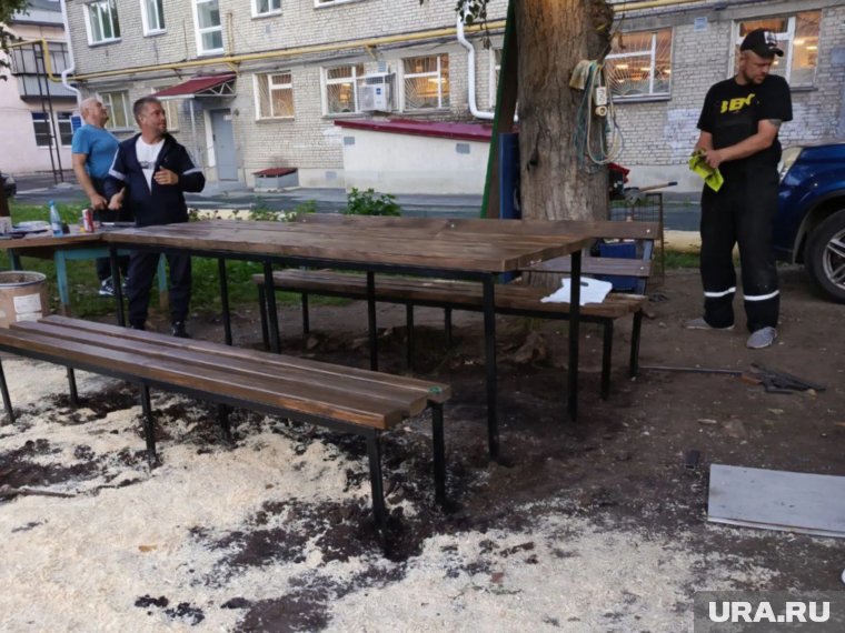 Заводчане благоустроили территорию двора одного из домов в Кургане