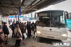 Из-за очереди люди рискуют опоздать на автобус