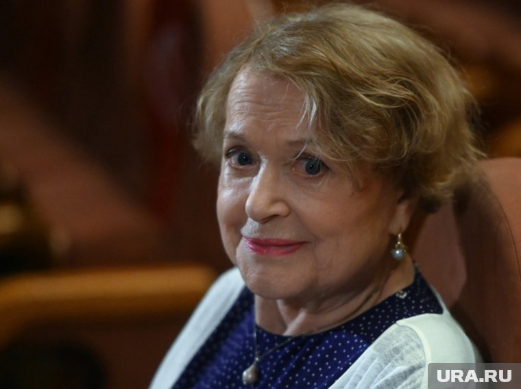 Валентина Талызина написала книгу и читала поэзию на радио