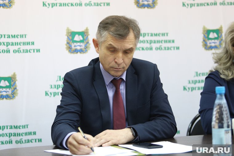 Директор фонда ОМС Сахатский написал заявление на увольнение