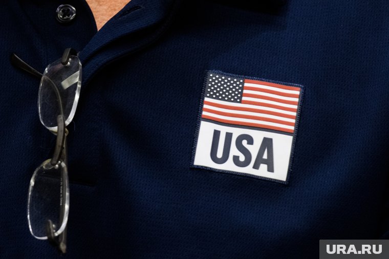 Глава ФБР заявил, что для него «честь служить президенту США»