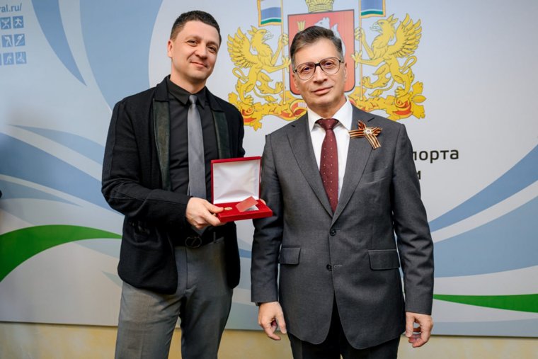 Награждение генерального директора Академии Евгения Звездникова