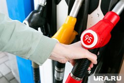 Нижневартовец бесплатно заправлял свою машину и авто знакомых