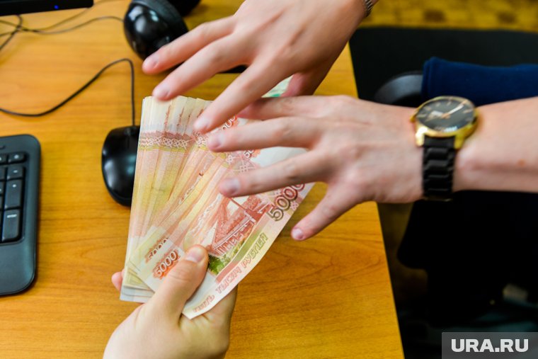 Директор ООО «Строительно-Монтажный Трест №6» передал обвиняемой 5,5 миллионов за общее покровительство