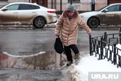 Екатеринбургские улицы тонут в грязи уже несколько дней