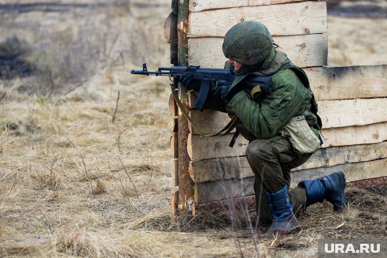 Несмотря на заслуги на фронте, боец оказался под угрозой выдворения из страны