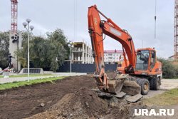 В центре Кургана высадят десятки новых деревьев в сквере у строящегося жилого комплекса