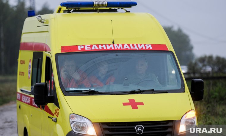 Фельдшер оказывала первую помощь подростку, пока бригада скорой была в пути