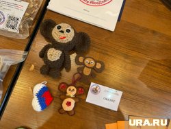 Общественники из ХМАО дарят на память Чебурашку, который стал для бойцов СВО оберегом