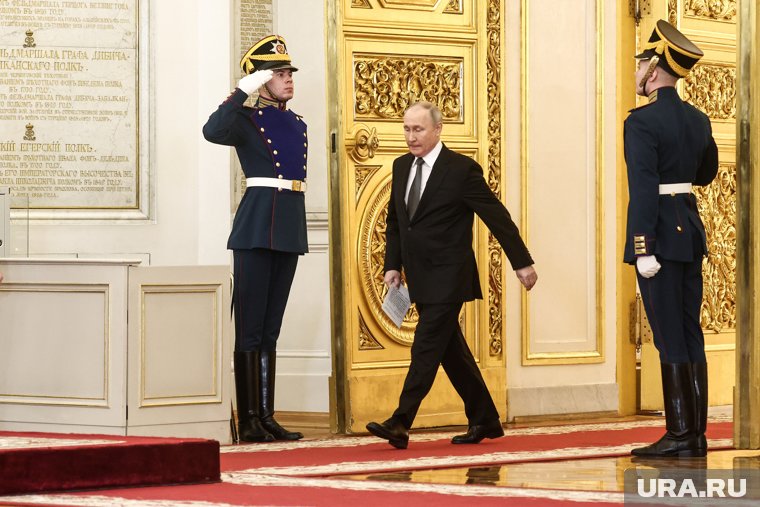 Президент РФ Владимир Путин встретился с лучшими выпускниками военных вузов и вузов силовых структур