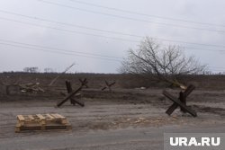 Валуны и ежи появились на дороге у границы Белоруссии и Украины