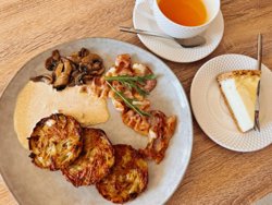 В Кургане на улице Красина открылось кафе-кондитерская