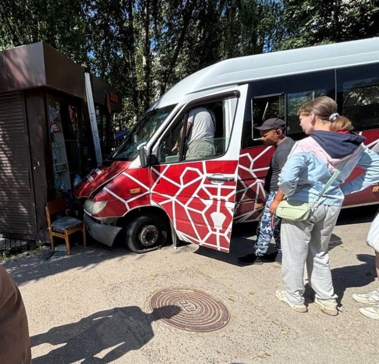 Инцидент произошел в 14:20 в Кировском районе города 