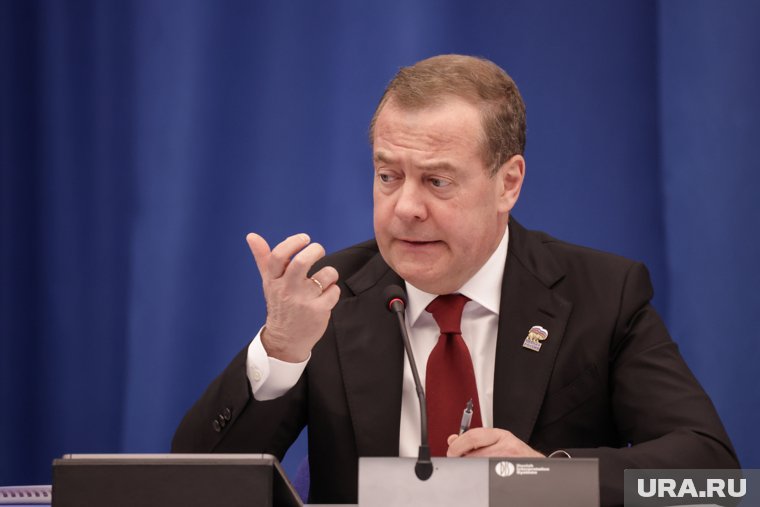 Медведев провел параллели между современным Киевом и Третьим рейхом