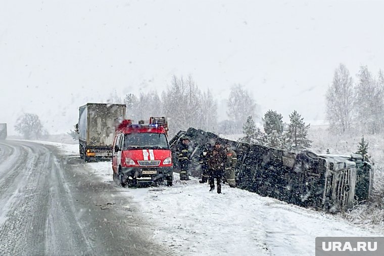 Авария с участием большегрузов произошла в Иркутской области