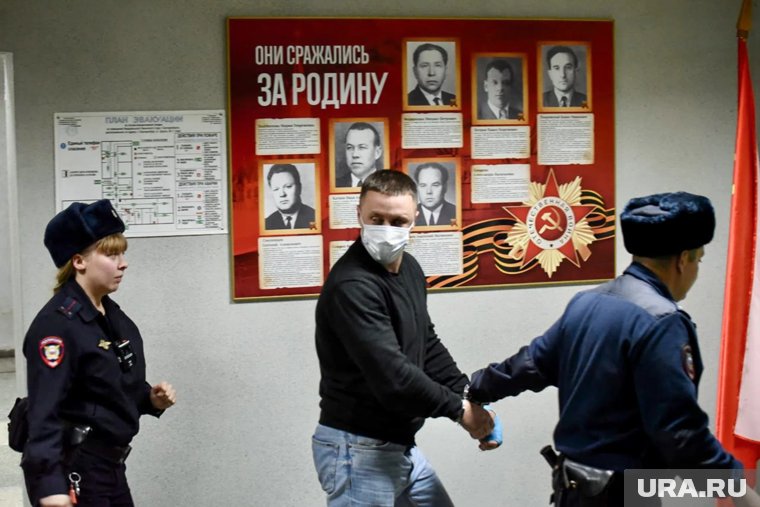 Дисков на аресте был с гипсом на руке