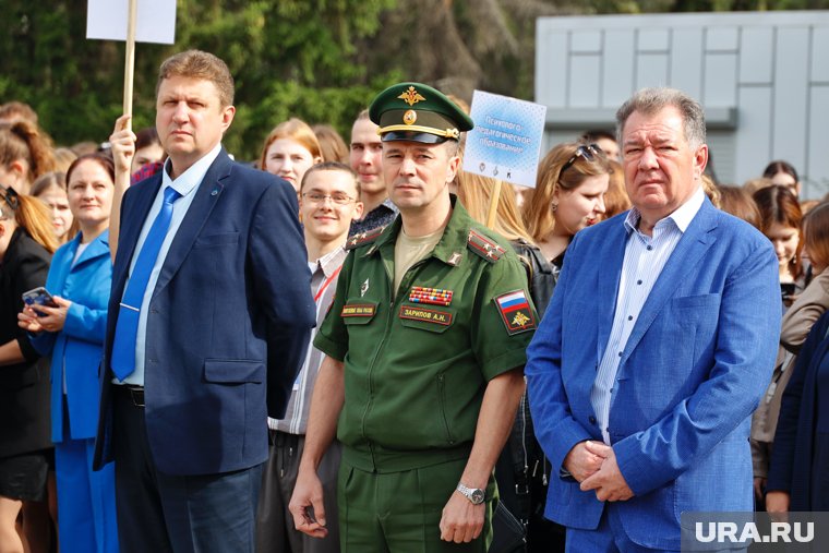 На мероприятии также присутствовали представители заводов и военный комиссар региона Айрат Зарипов