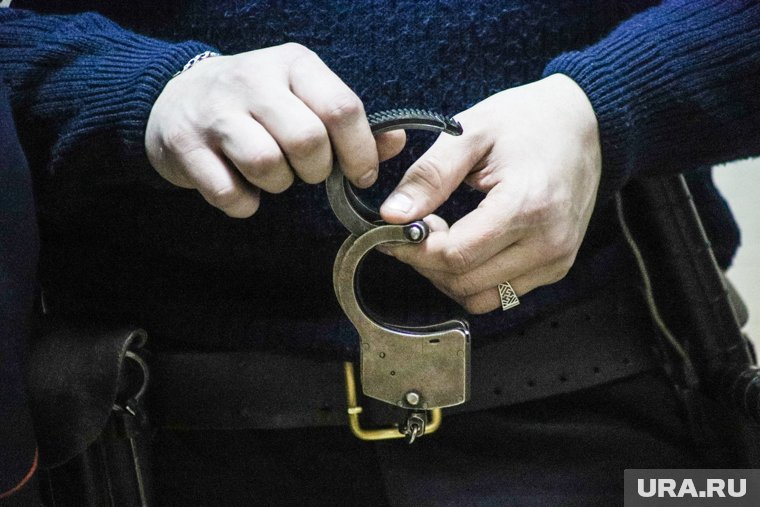 Инспектор Полуян умер в день, когда его отправили в СИЗО, пишет "Страна"