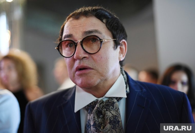 Дибров собирается забрать себе всех троих детей через суд