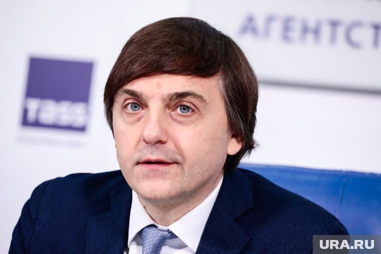 Кравцов назвал распространяемое фото с якобы его поздравлением «Артеку» чьей-то шуткой