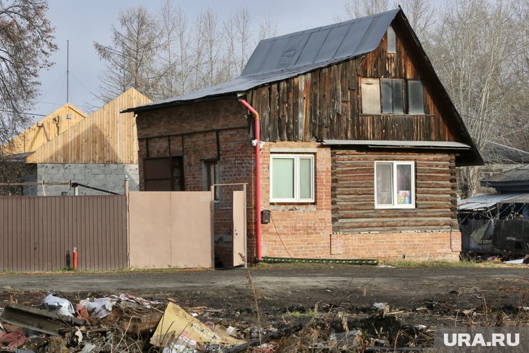 Для признания жилым домом дача должна быть не более трех этажей