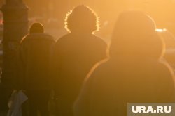 С первыми лучами солнца в этот день люди выходили встречать рассвет