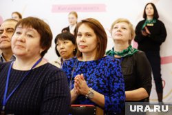 Анастасия Аргышева (на фото - в центре) уволилась из ГАУ КО «Содействие детскому отдыху»