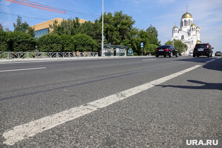 На улице Карла Либкнехта заменили асфальт
