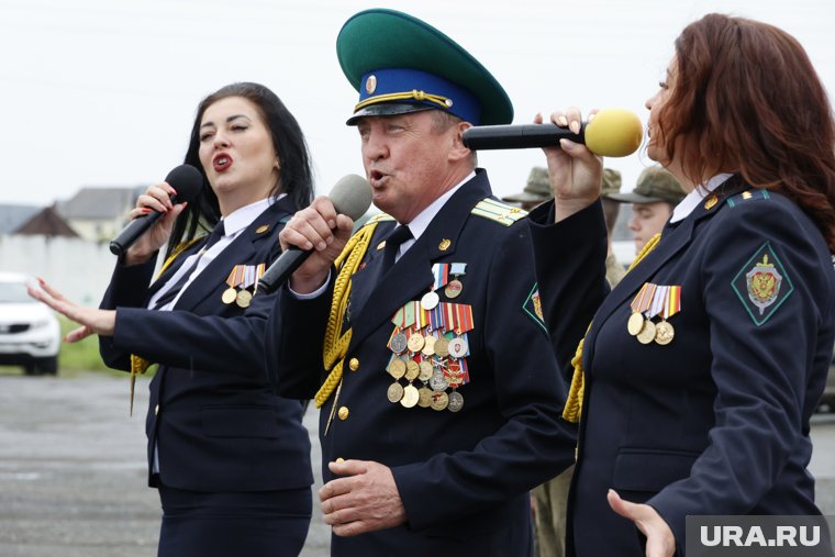 Портрет курганца-ветерана Владислава Баженова появился на выставке в Госдуме