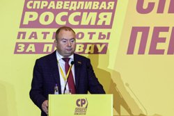 Хмелевской получил образование учителя истории