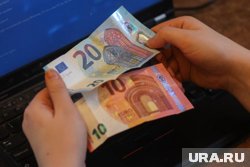 Болгары массово выступили против евро