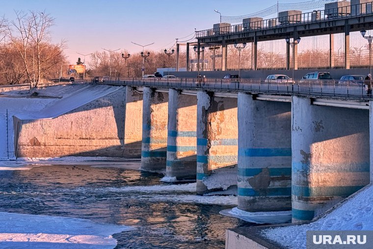 В Кургане перекроют мост на гидроузле для замены асфальта