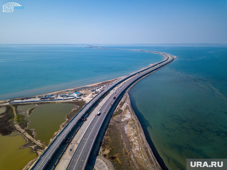 Движение по Крымскому мосту приостановлено с утра 3 июня