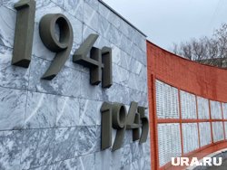 Нанесенные вандалами на памятник символы сегодня планируют стереть (архивное фото)
