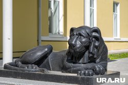Лев лежит в ожидании денег с 1835 года