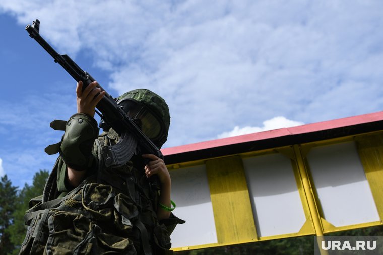 В украинских школах с 1 сентября введут начальную военную подготовку
