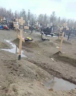 Местные жители обеспокоены подтоплениями на кладбище 