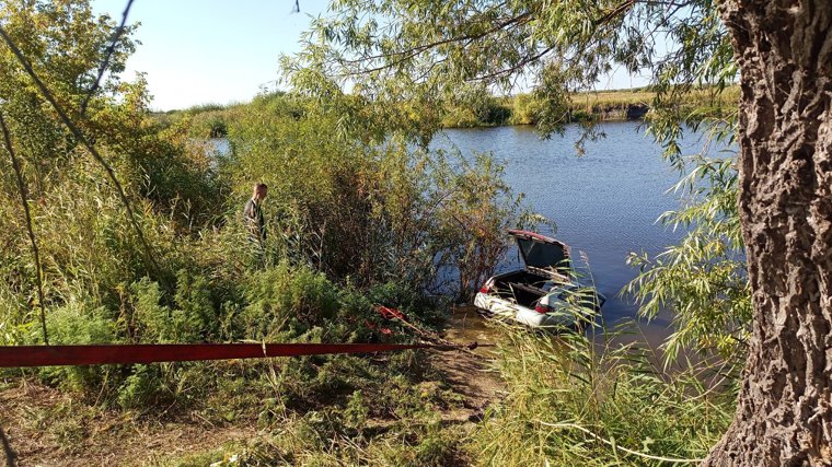 На месте работали водолазы