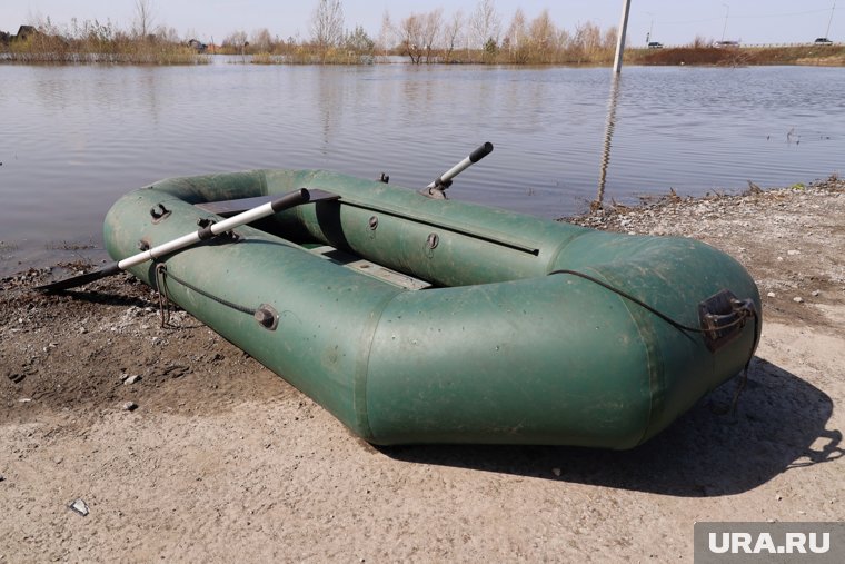 Пермяк накачал резиновую лодку без насоса