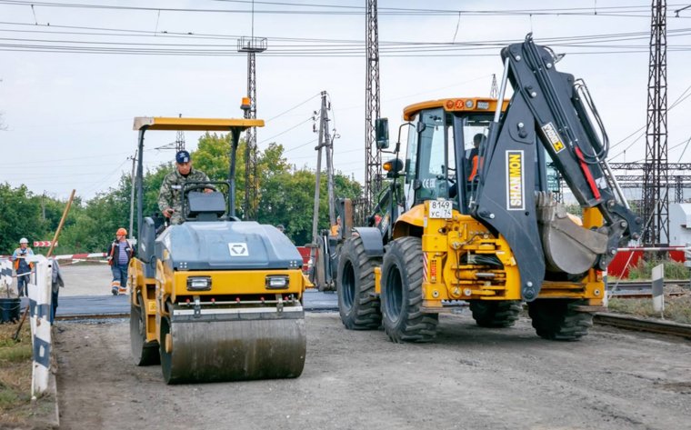 Рабочие отремонтировали 700 метров в обе стороны от переезда