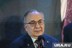 Александр Иноземцев и Владимир Путин тепло поприветствовали друг друга при встрече