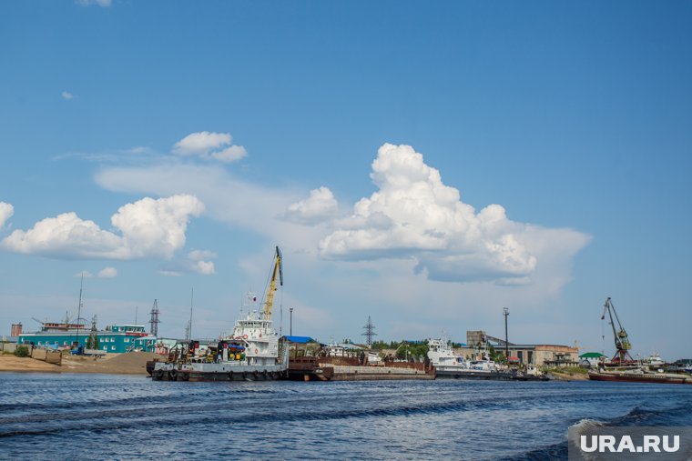 Сильный ветер вновь мешает людям добраться из одного города в другой