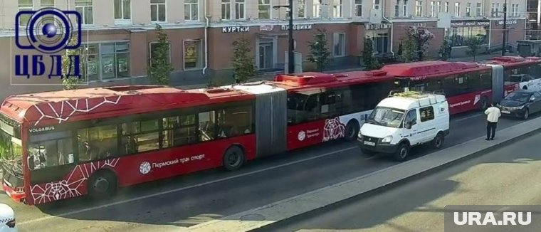Движение транспорта по правой полосе в направлении улицы Попова временно ограничено
