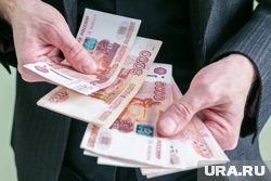 Средняя зарплата снизилась почти на 2%