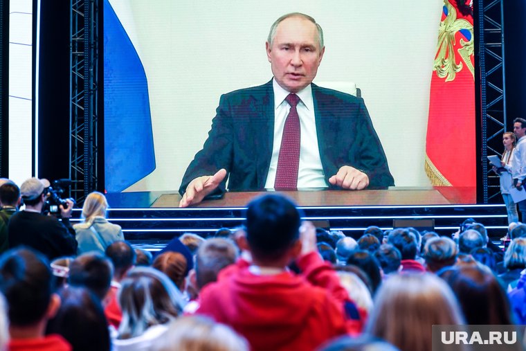 Владимир Путин обратился к молодежи, подчеркнув, что те должны знать о подвиге своих предков, принесших победу в ВОВ