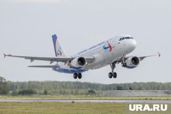 Пилоты авиакомпании обучаются на тренажере, имитирующем кабину Airbus A320